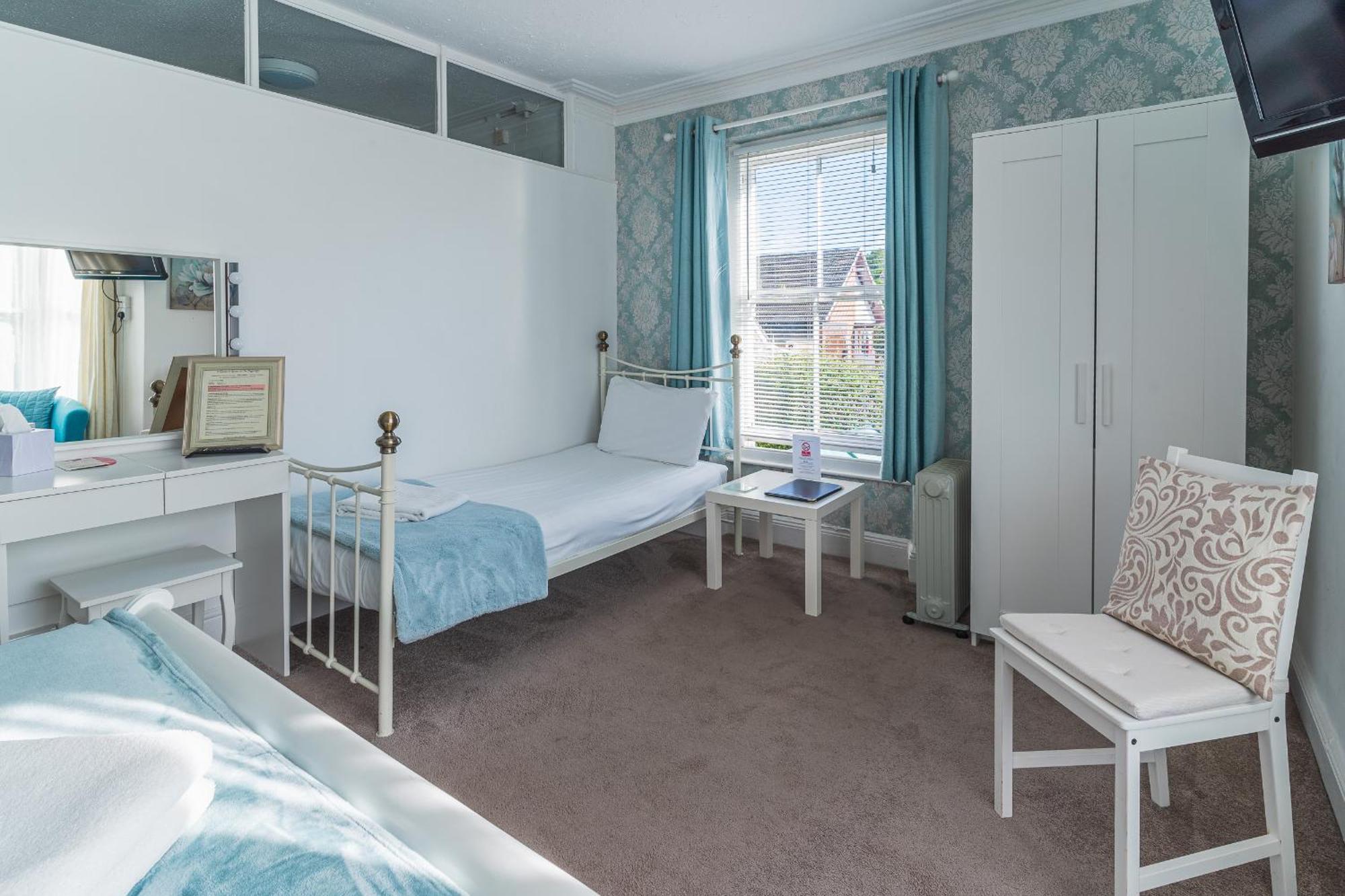 Rooms At The Highcliffe Aberporth Exterior photo