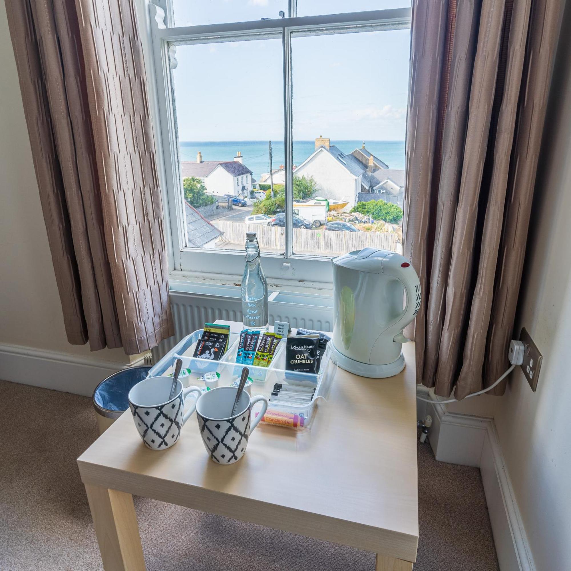 Rooms At The Highcliffe Aberporth Exterior photo
