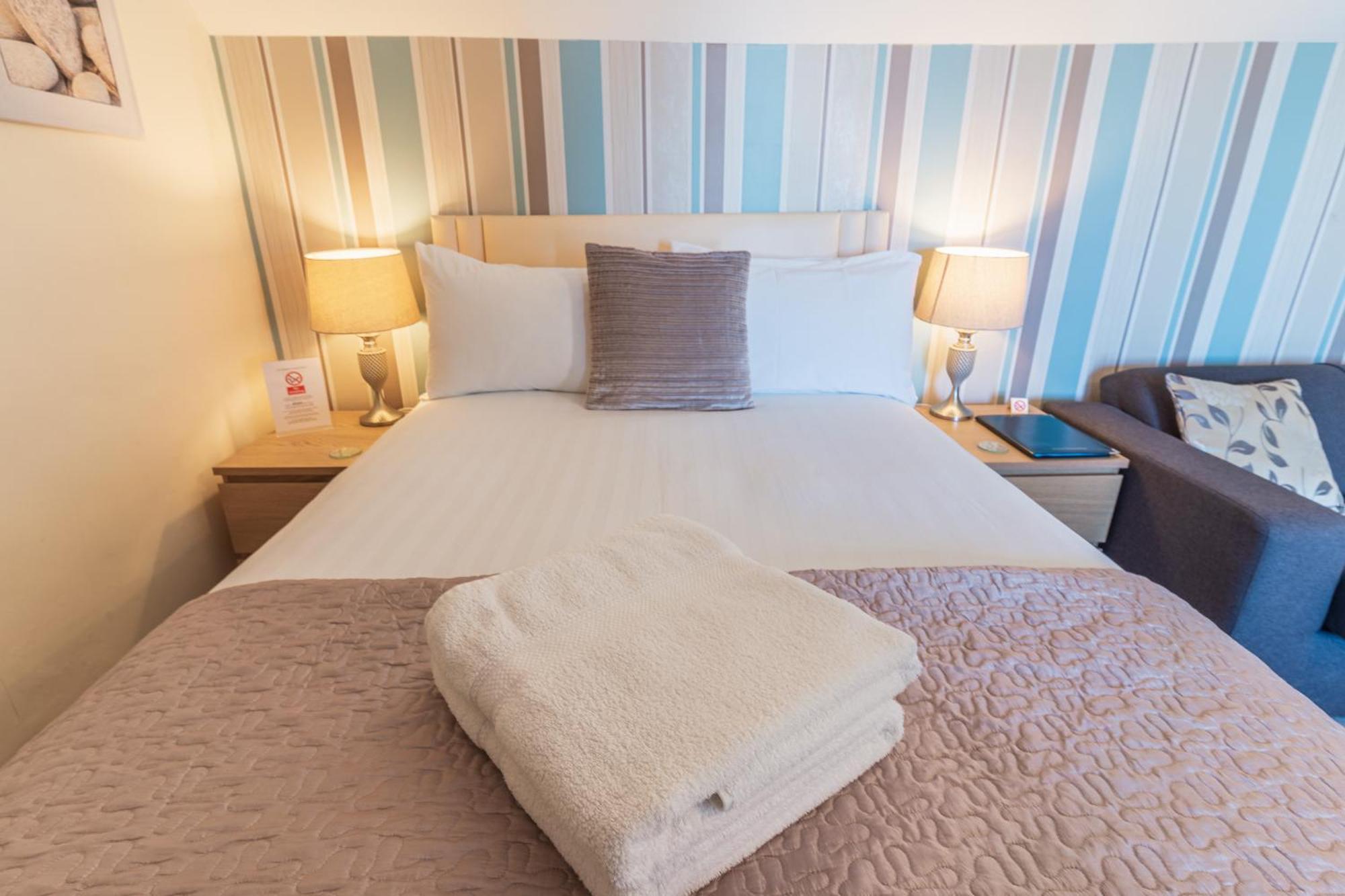 Rooms At The Highcliffe Aberporth Exterior photo