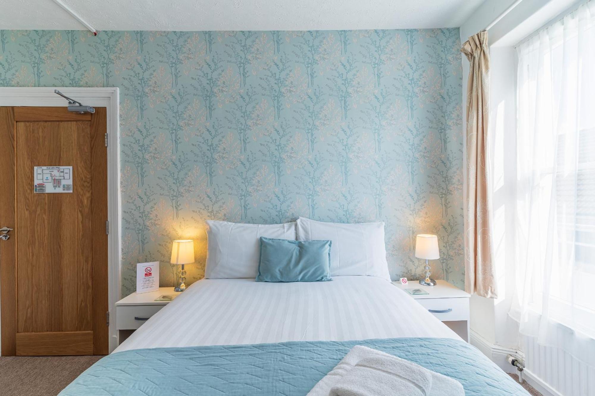 Rooms At The Highcliffe Aberporth Exterior photo