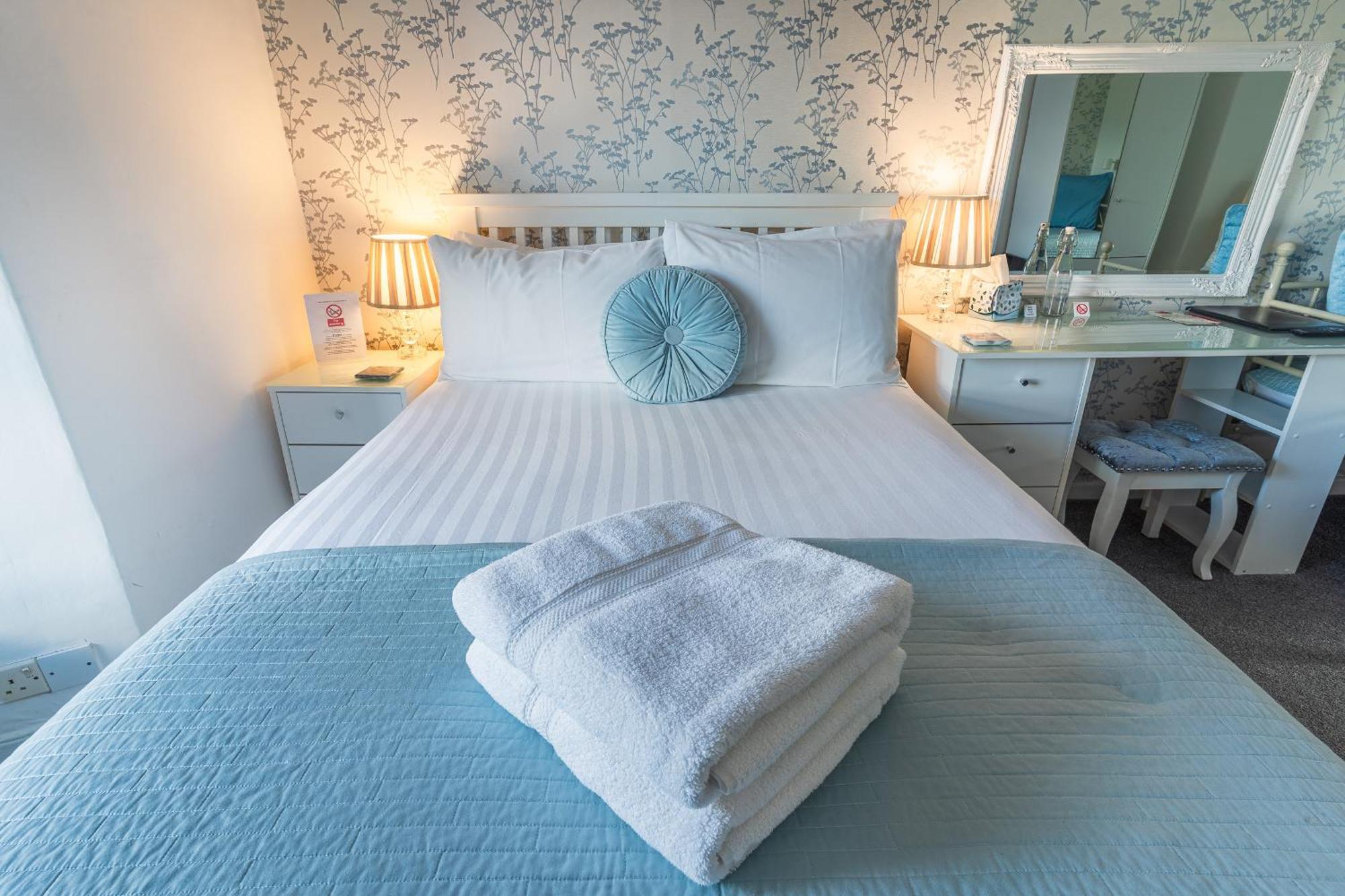 Rooms At The Highcliffe Aberporth Exterior photo