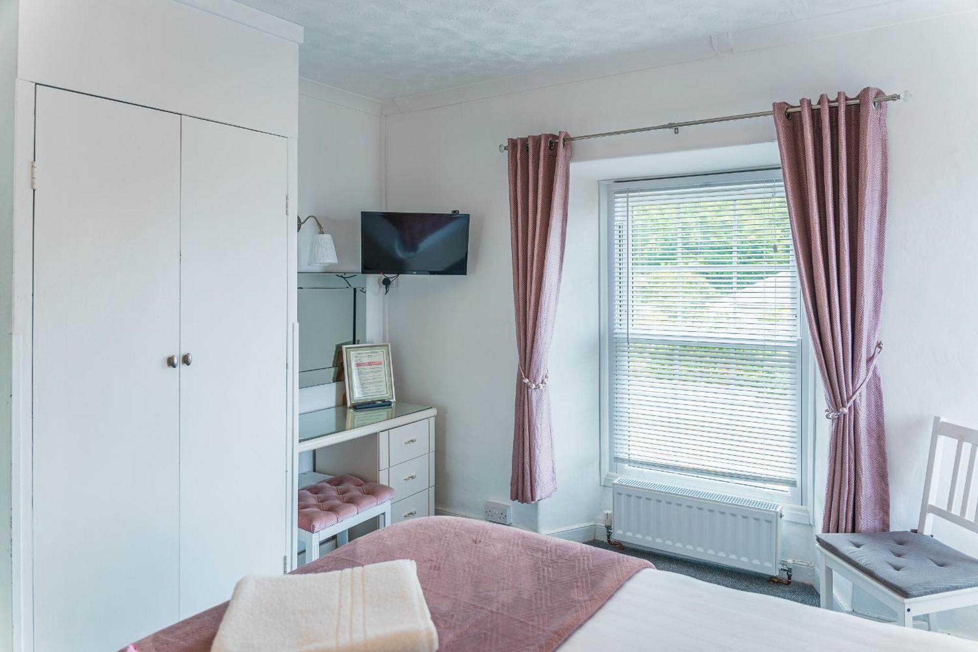Rooms At The Highcliffe Aberporth Exterior photo